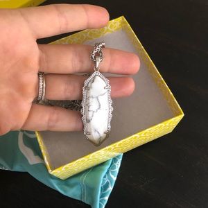 Kendra Scott long necklace 💕